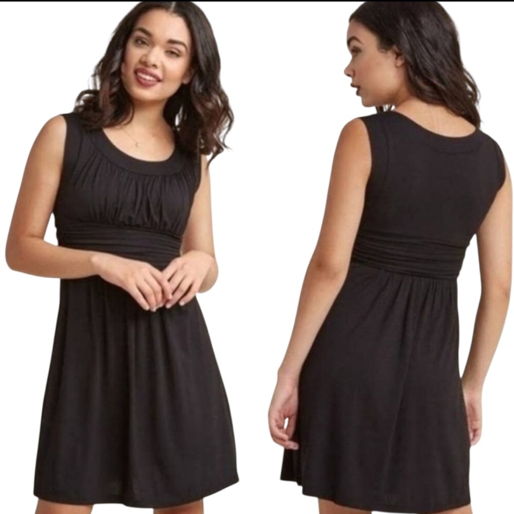 Gilli Black Jersey Knit Dress – Size M (Approx. 15” PTP, 15” Waist, 36” Length)